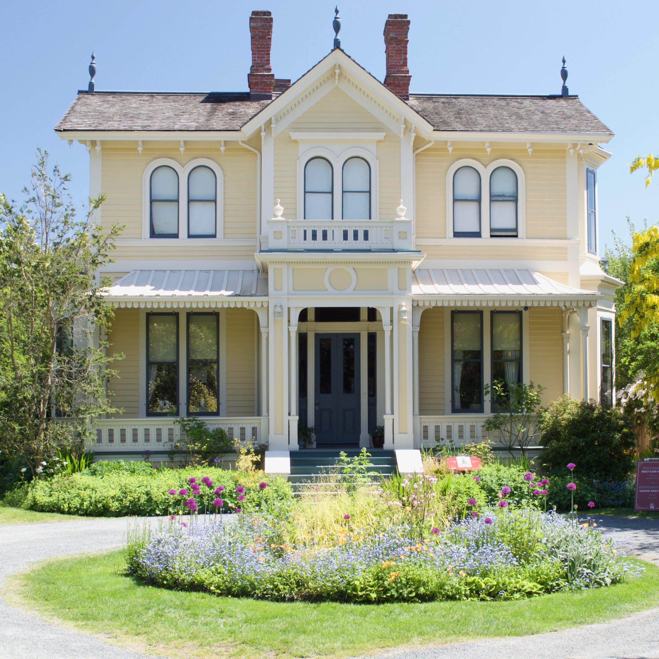 Ann-white house in Victoria used as cover image for Victoria Housing Market Update blog.